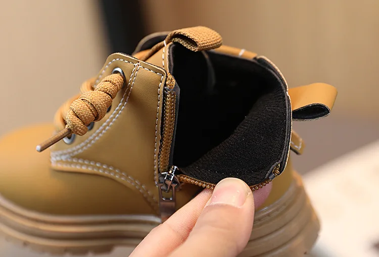Children Warm Short Boots 2024 Winter Boys Thickened Leather Boots Girls Anti Slip Plush Cotton Shoes Kids Fashion Ankle Boots